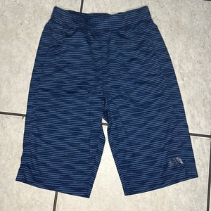 Boys The North Face shorts‎